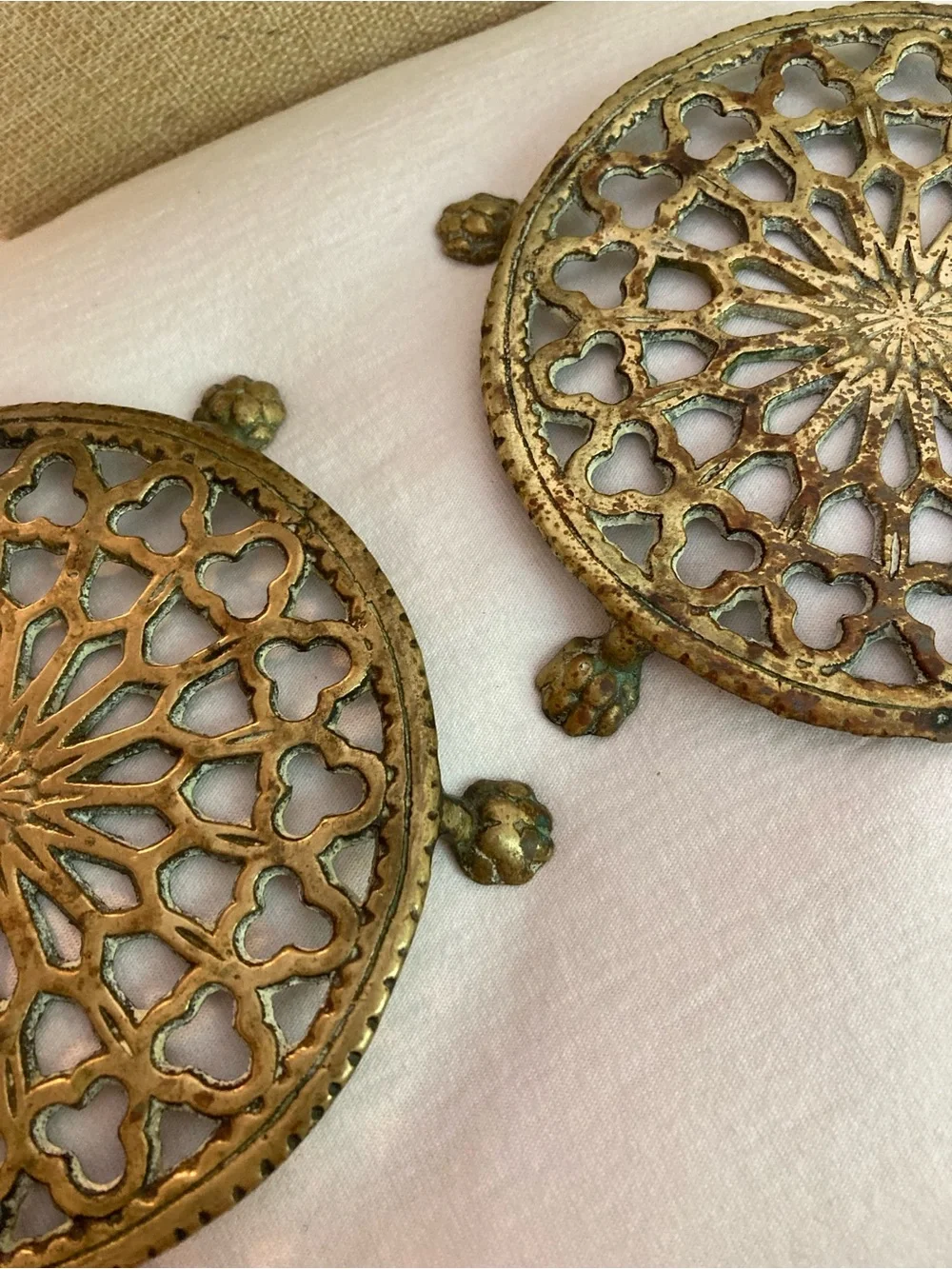 Glo-Mar Art Works Inc., N.Y. Set of 2 Antique Trivet Solid Brass Lion Paw Feet